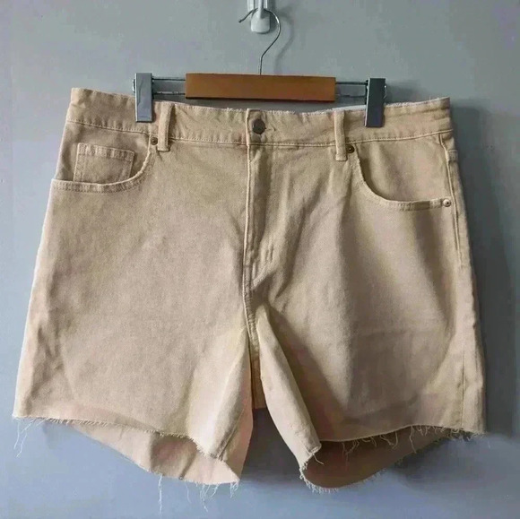 NWT H&M Plus size jeans short color peach size 18  stretch and High Waist - Picture 3 of 11